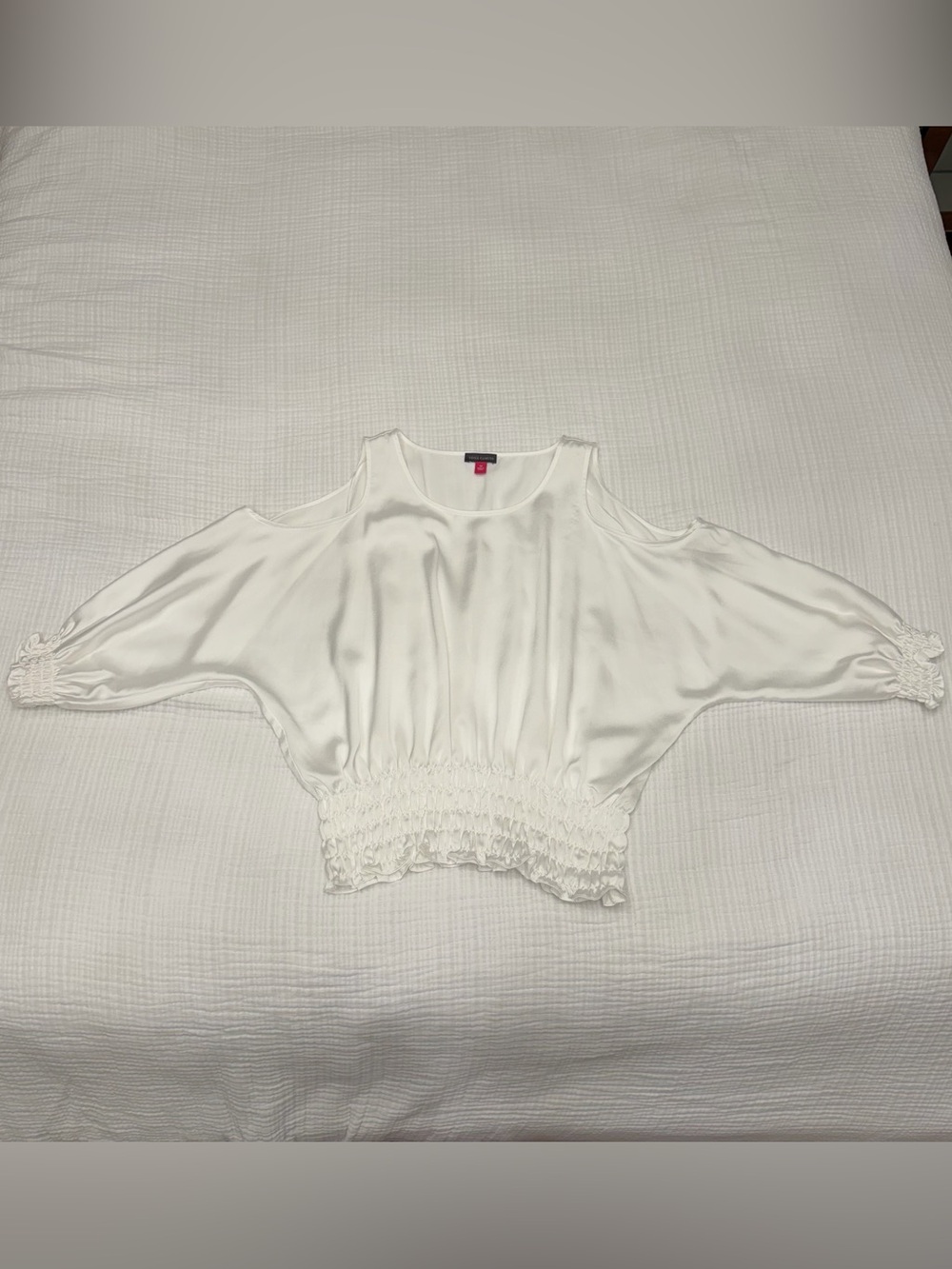 vince camuto white satin open shoulder blouse size medium